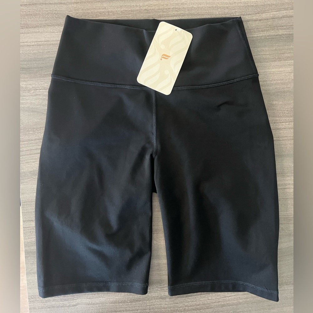 Fabletics High-Waisted powerhold 9'' Short - Picture 3 of 5
